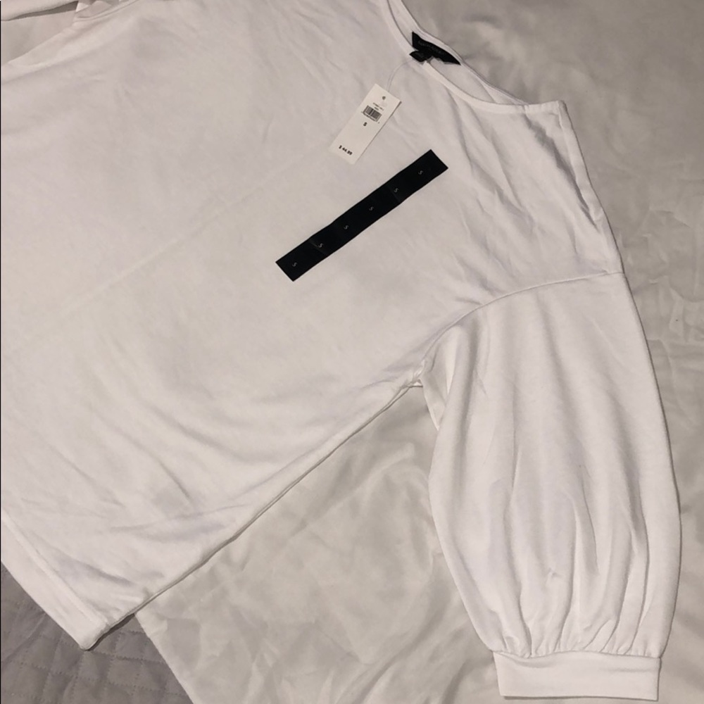 Half sleeve white tee